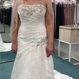 Strapless Corset Davids Bridal Wedding Dress Size 10. New with Tags